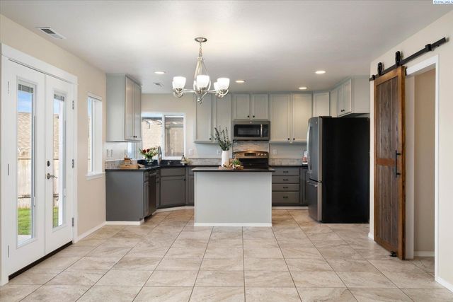 2510 W 35th Avenue, Kennewick, WA 99352