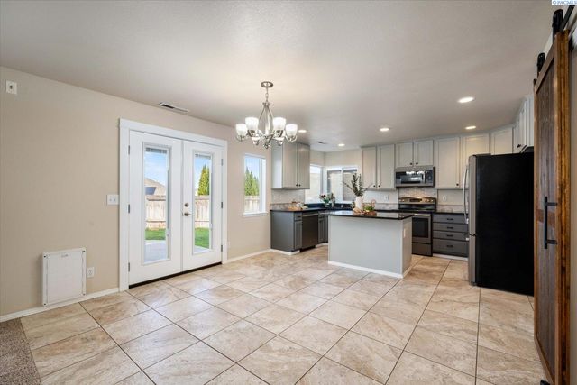 2510 W 35th Avenue, Kennewick, WA 99352