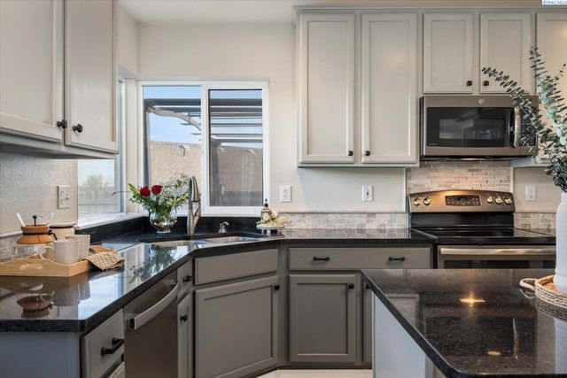 2510 W 35th Avenue, Kennewick, WA 99352