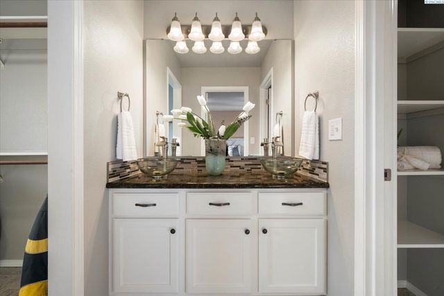 2510 W 35th Avenue, Kennewick, WA 99352