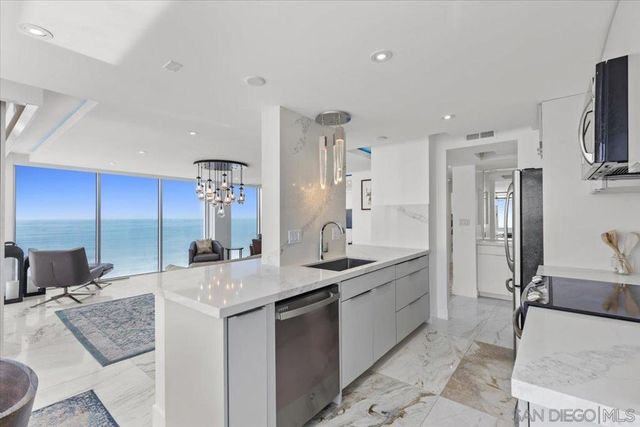 1830 Avenida Del Mundo 1210, Coronado, CA 92118