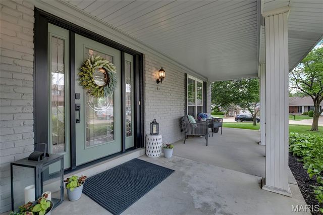 11 Foxcliff Court, Ballwin, MO 63011