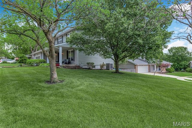 11 Foxcliff Court, Ballwin, MO 63011