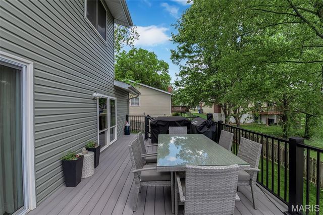 11 Foxcliff Court, Ballwin, MO 63011
