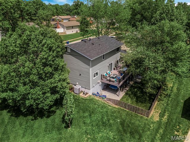 11 Foxcliff Court, Ballwin, MO 63011