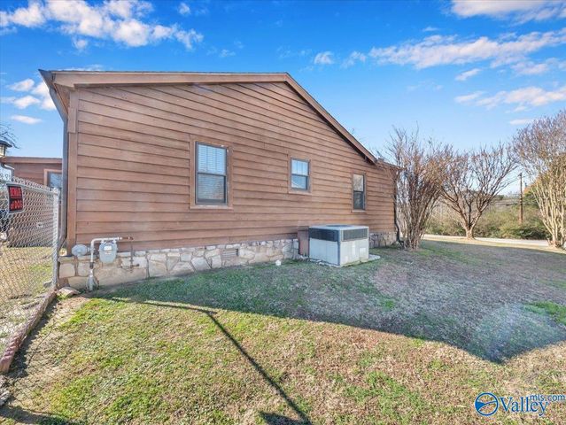 1812 E Willow Street, Scottsboro, AL 35768