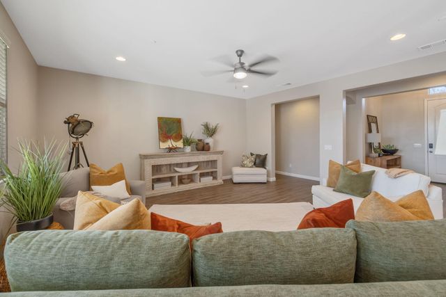 6737 W Wren Avenue, Visalia, CA 93291