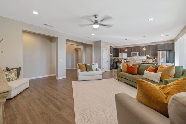 6737 W Wren Avenue, Visalia, CA 93291