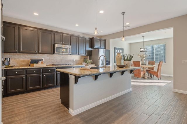 6737 W Wren Avenue, Visalia, CA 93291