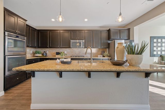 6737 W Wren Avenue, Visalia, CA 93291