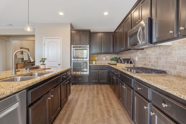 6737 W Wren Avenue, Visalia, CA 93291