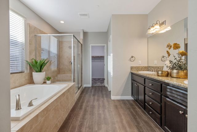 6737 W Wren Avenue, Visalia, CA 93291