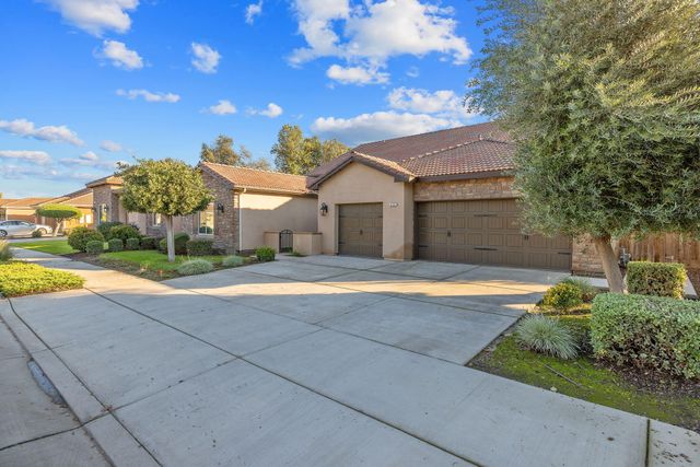 6737 W Wren Avenue, Visalia, CA 93291