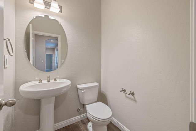 6737 W Wren Avenue, Visalia, CA 93291