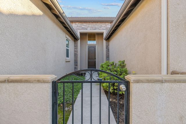 6737 W Wren Avenue, Visalia, CA 93291