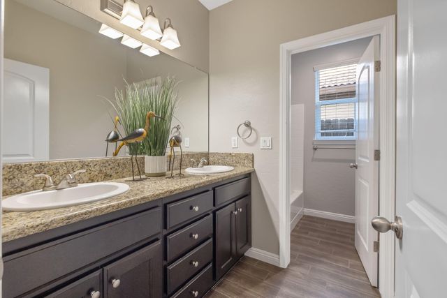 6737 W Wren Avenue, Visalia, CA 93291