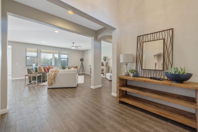 6737 W Wren Avenue, Visalia, CA 93291