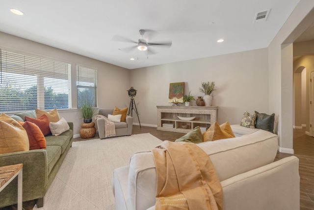 6737 W Wren Avenue, Visalia, CA 93291