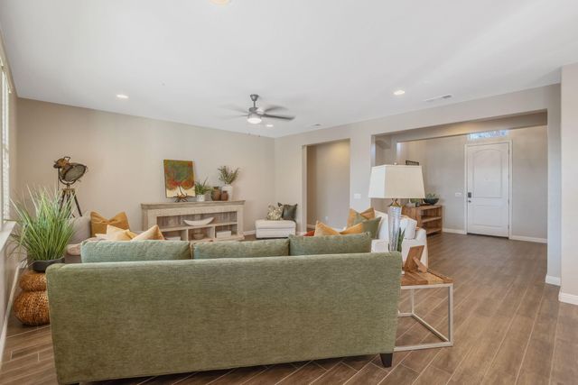 6737 W Wren Avenue, Visalia, CA 93291