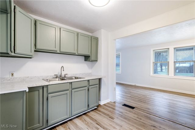 1314 Pennsylvania Avenue, Mcdonald, OH 44437