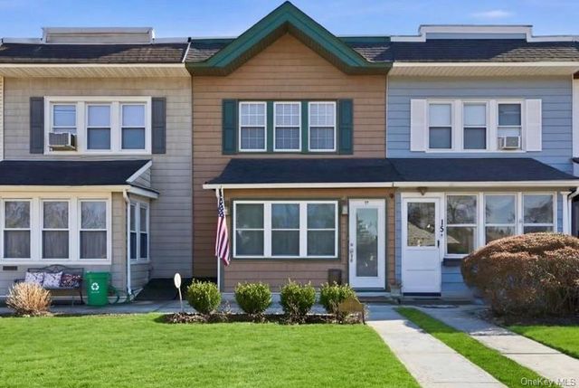 17 Meadow Street, Garden City, NY 11530