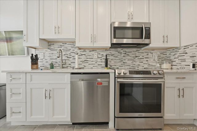 17 Meadow Street, Garden City, NY 11530