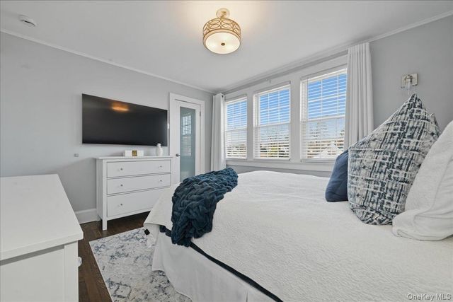 17 Meadow Street, Garden City, NY 11530