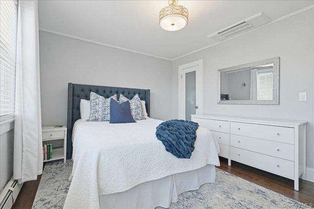 17 Meadow Street, Garden City, NY 11530