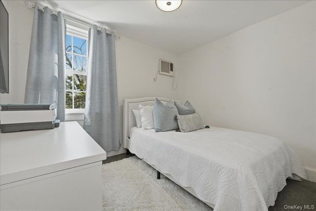 17 Meadow Street, Garden City, NY 11530