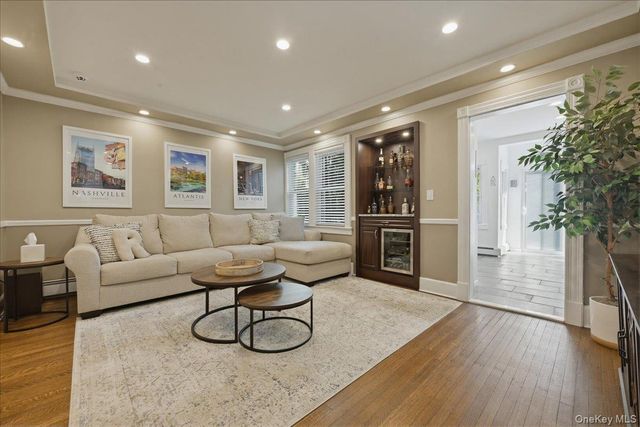 17 Meadow Street, Garden City, NY 11530