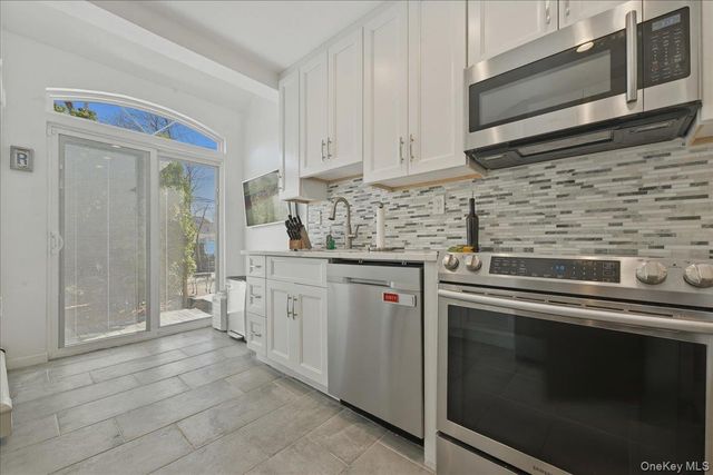 17 Meadow Street, Garden City, NY 11530