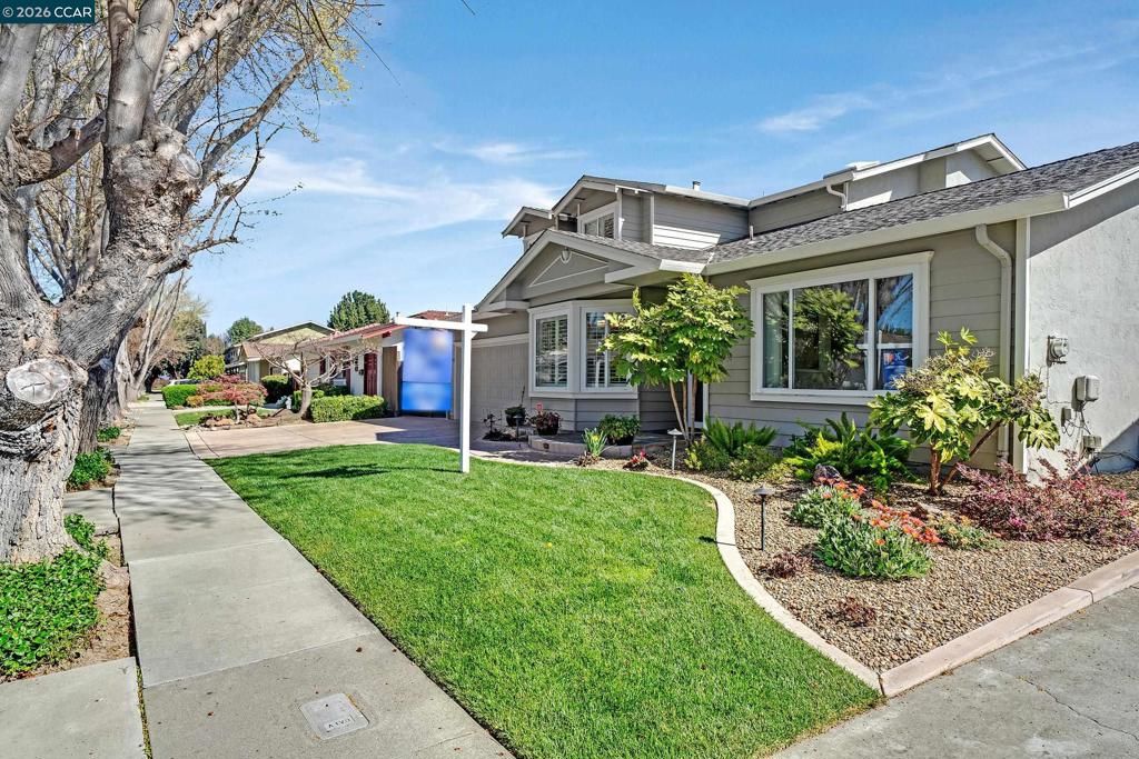 Image 2 of property listing at 2415 Crestline Rd, Pleasanton, CA 94566