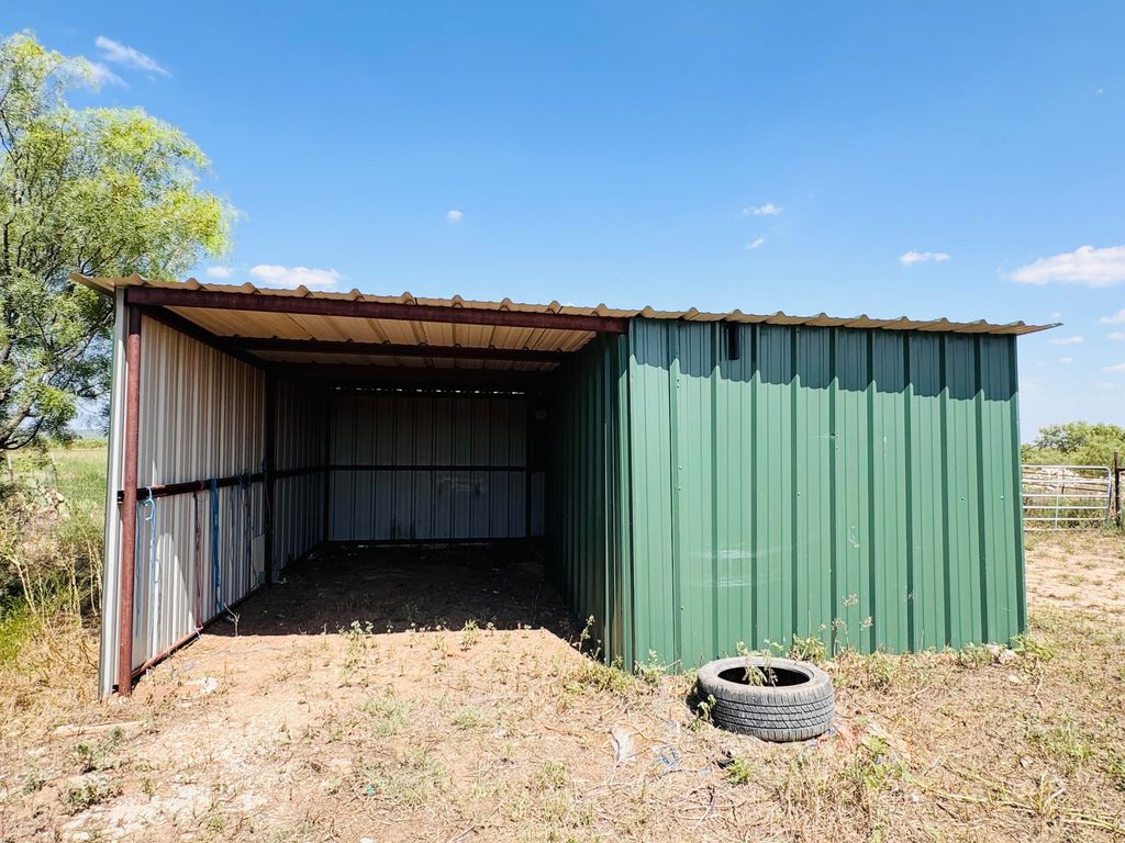 Image 2 of property listing at 12680 Glass Road, San Angelo, TX 76901