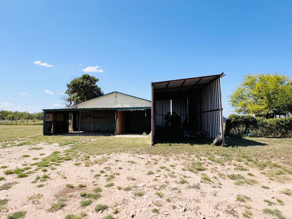Image 6 of property listing at 12680 Glass Road, San Angelo, TX 76901