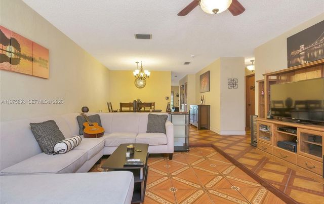 20166 W Oakmont Cir, Hialeah, FL 33015