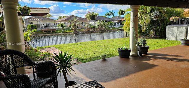 20166 W Oakmont Cir, Hialeah, FL 33015