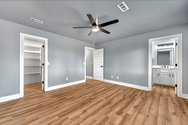 1605 SE S Street, Bentonville, AR 72712