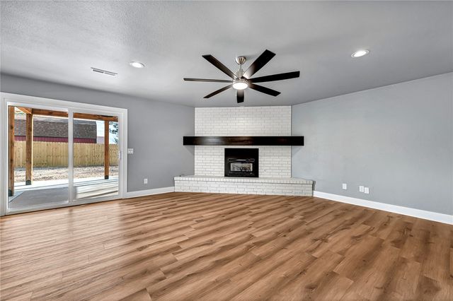 1605 SE S Street, Bentonville, AR 72712