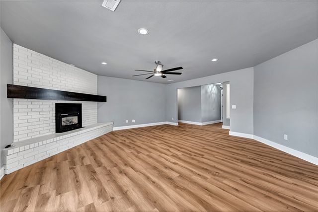 1605 SE S Street, Bentonville, AR 72712