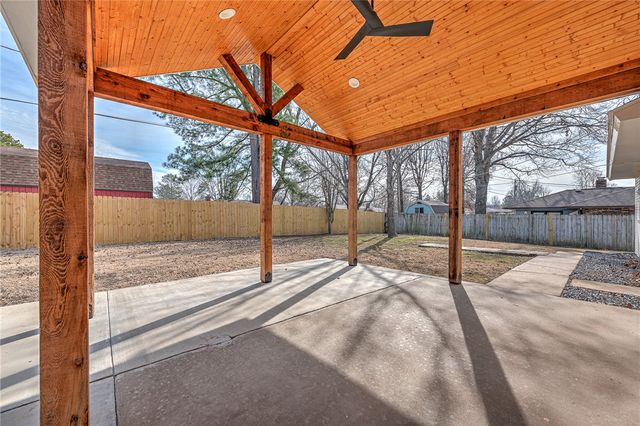 1605 SE S Street, Bentonville, AR 72712