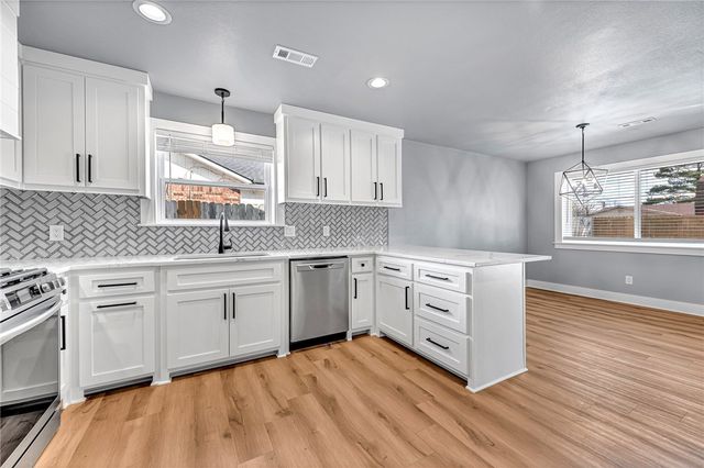 1605 SE S Street, Bentonville, AR 72712
