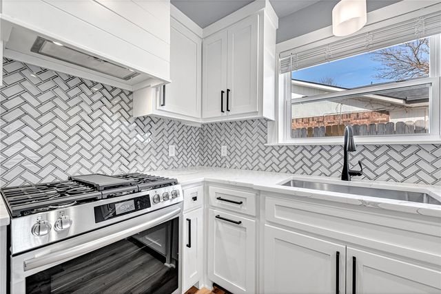 1605 SE S Street, Bentonville, AR 72712