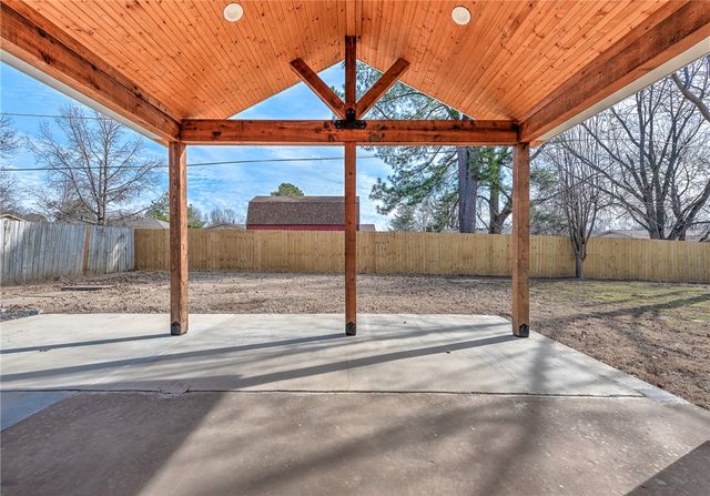 1605 SE S Street, Bentonville, AR 72712
