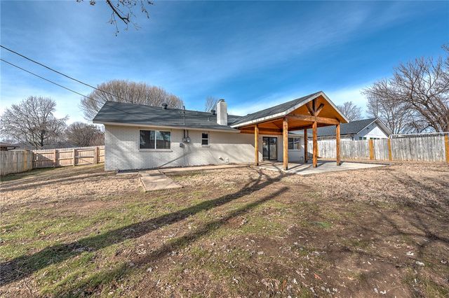 1605 SE S Street, Bentonville, AR 72712