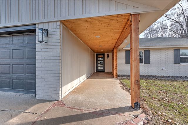 1605 SE S Street, Bentonville, AR 72712