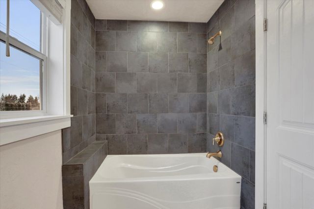 524 N Long Rd, Spokane Valley, WA 99016