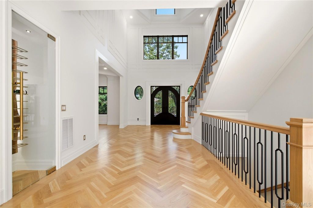 26 Saint Andrews Court, Old Westbury, NY 11568 — photo 4