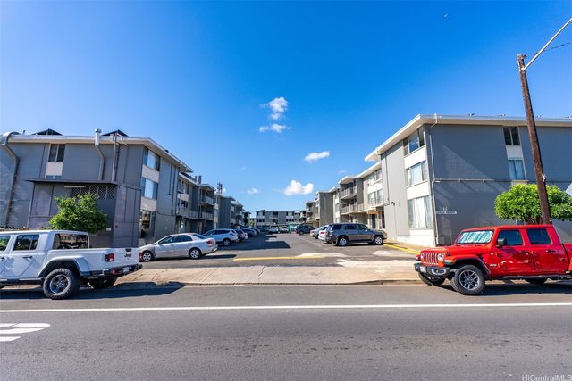 94-246 Leoku Street E306, Waipahu, HI 96797