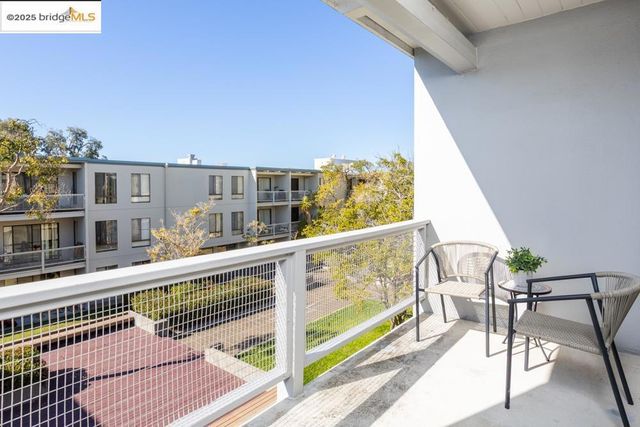 7 Commodore Drive A460, Emeryville, CA 94608