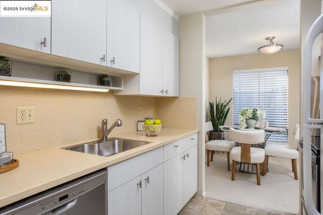 7 Commodore Drive A460, Emeryville, CA 94608